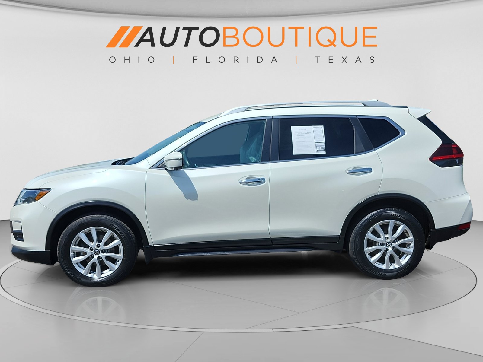 Used 2018 Nissan Rogue SV w/ Premium Package FWD image 2