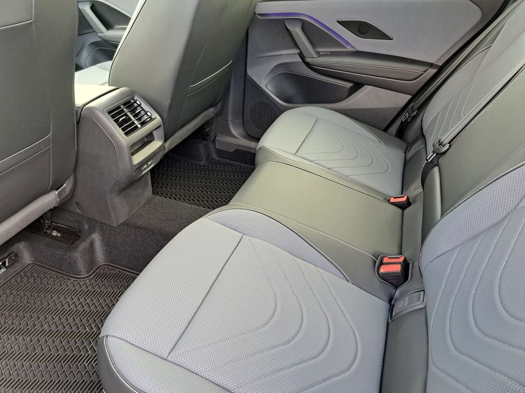New 2025 Volkswagen Tiguan SE image 22