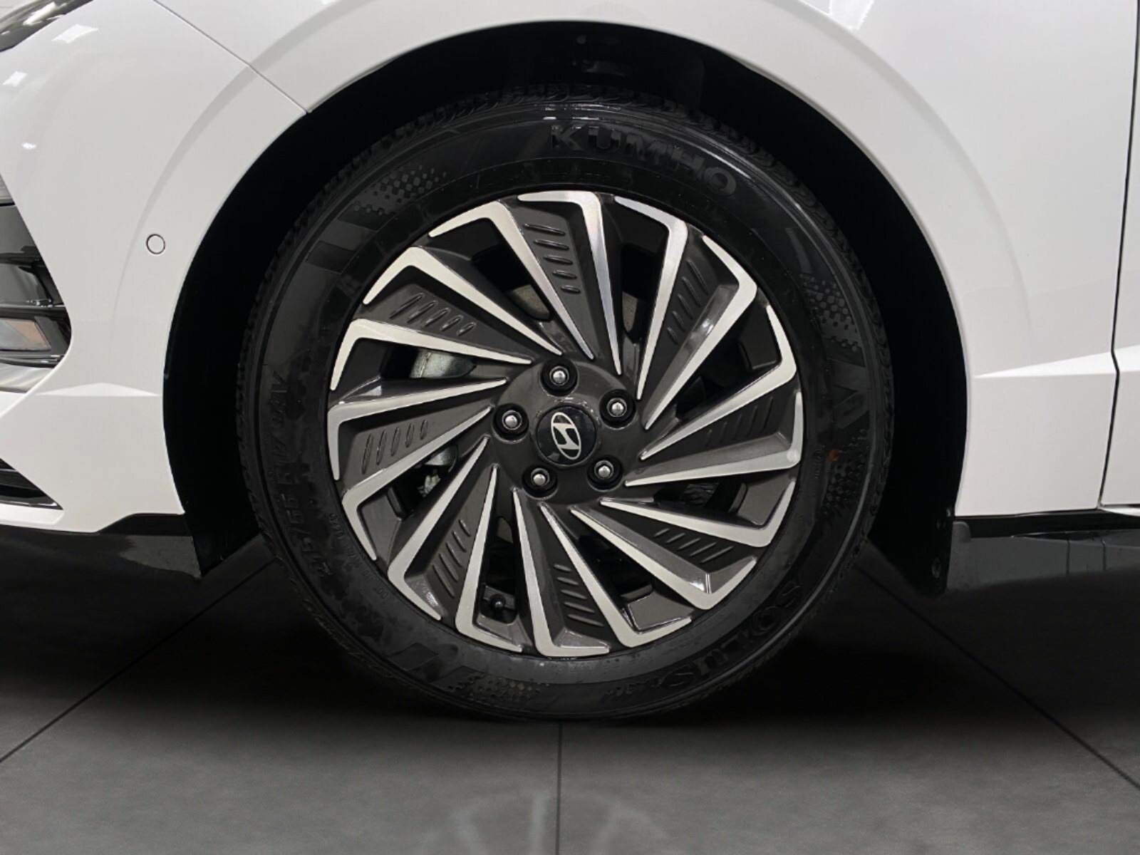 Certified 2025 Hyundai Sonata Limited FWD image 12