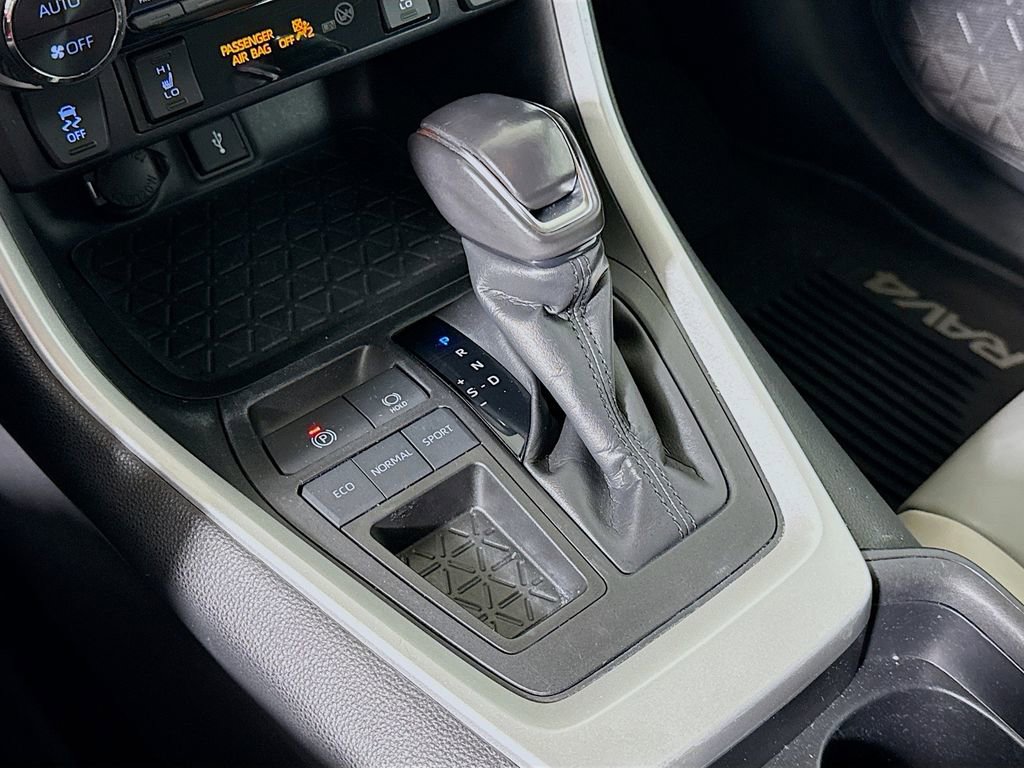 Certified 2020 Toyota RAV4 XLE Premium image 16