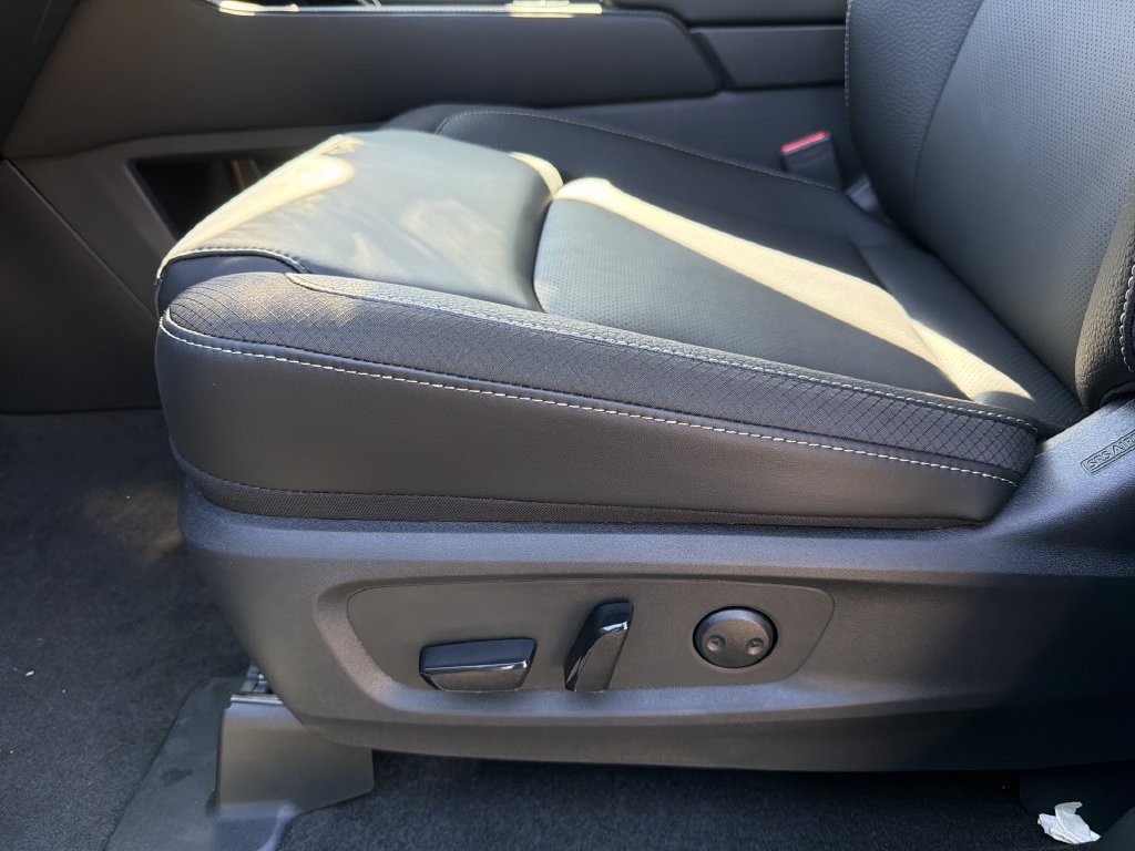 New 2026 Nissan Pathfinder SL w/ SL Premium Package AWD/4WD image 14