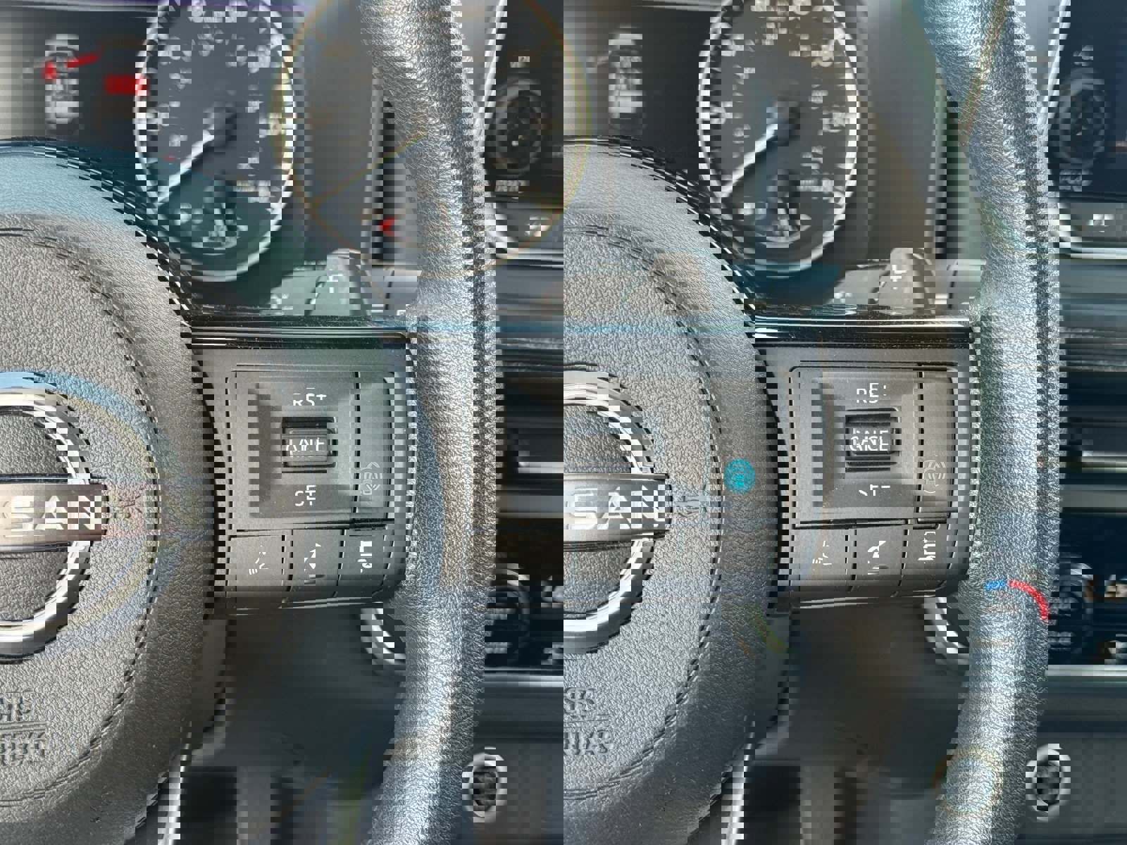 Used 2023 Nissan Rogue SV image 25