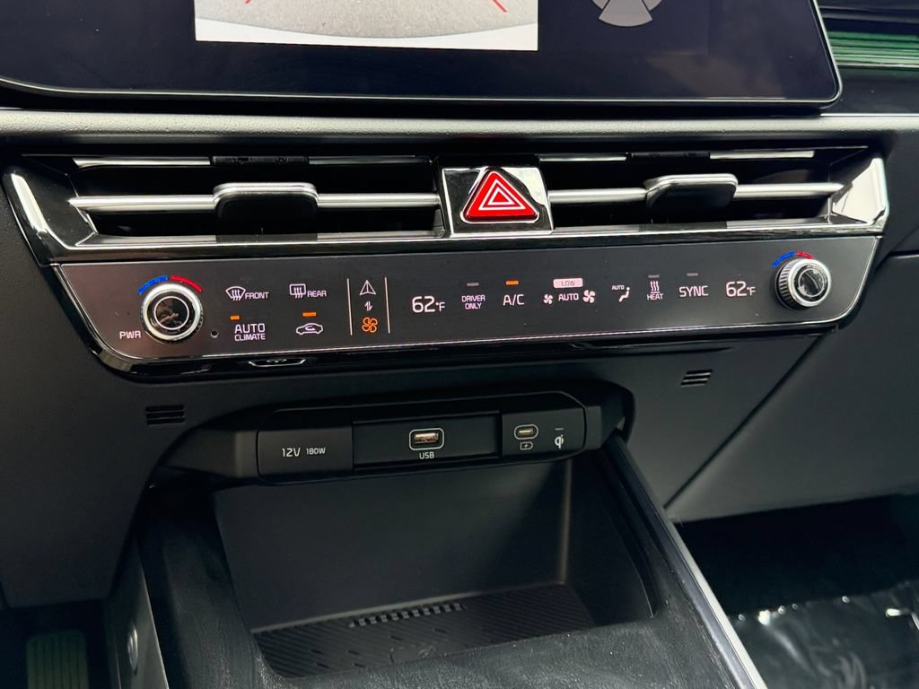 Certified 2025 Kia Niro Wind FWD image 24