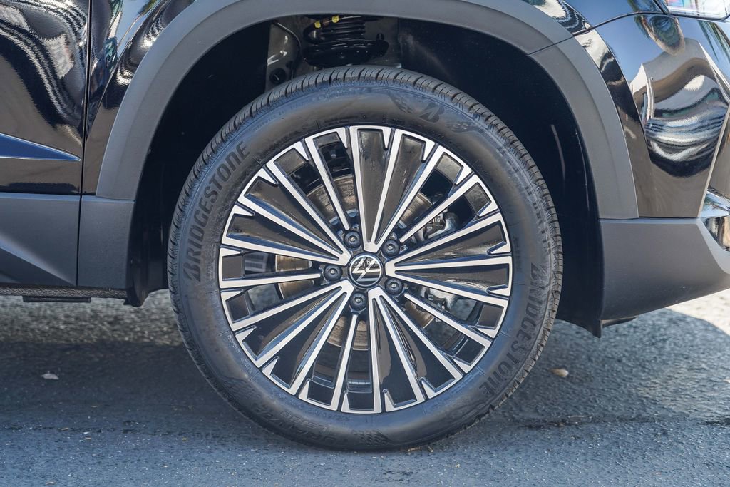 New 2025 Volkswagen Taos SE image 13