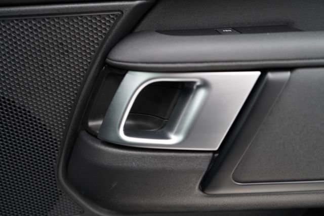 Used 2024 Land Rover Discovery S image 35