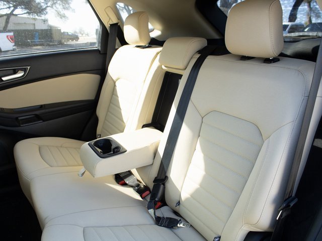 Used 2018 Ford Edge SE image 16