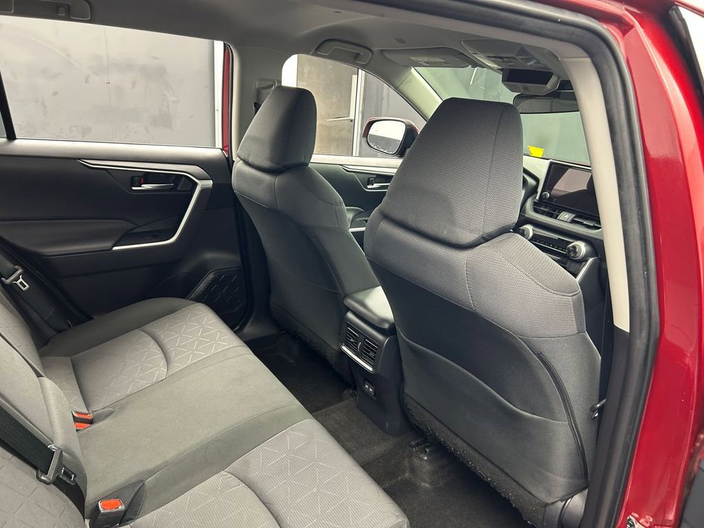 Used 2025 Toyota RAV4 XLE image 44