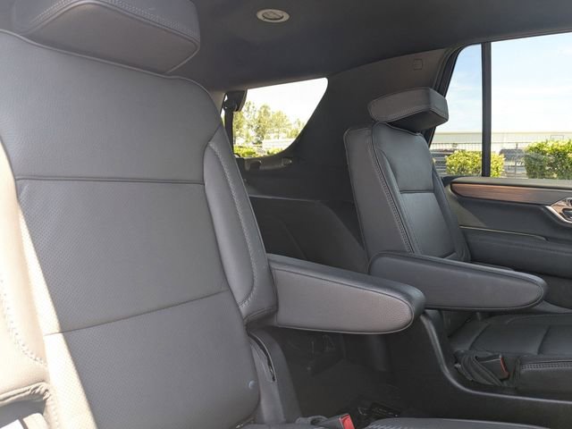 Used 2025 GMC Yukon Denali AWD/4WD image 32