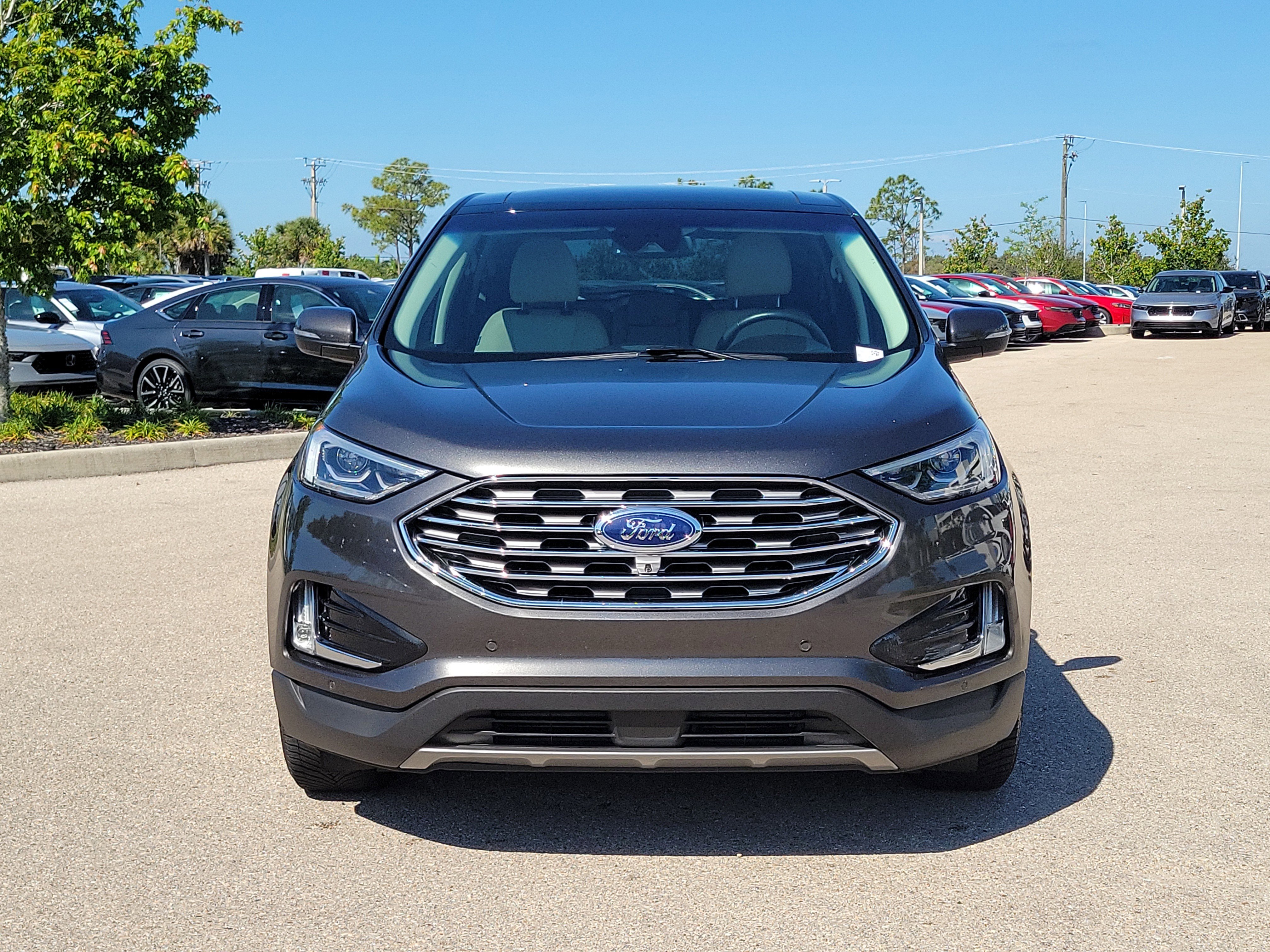 Used 2019 Ford Edge Titanium w/ Equipment Group 301A FWD image 2