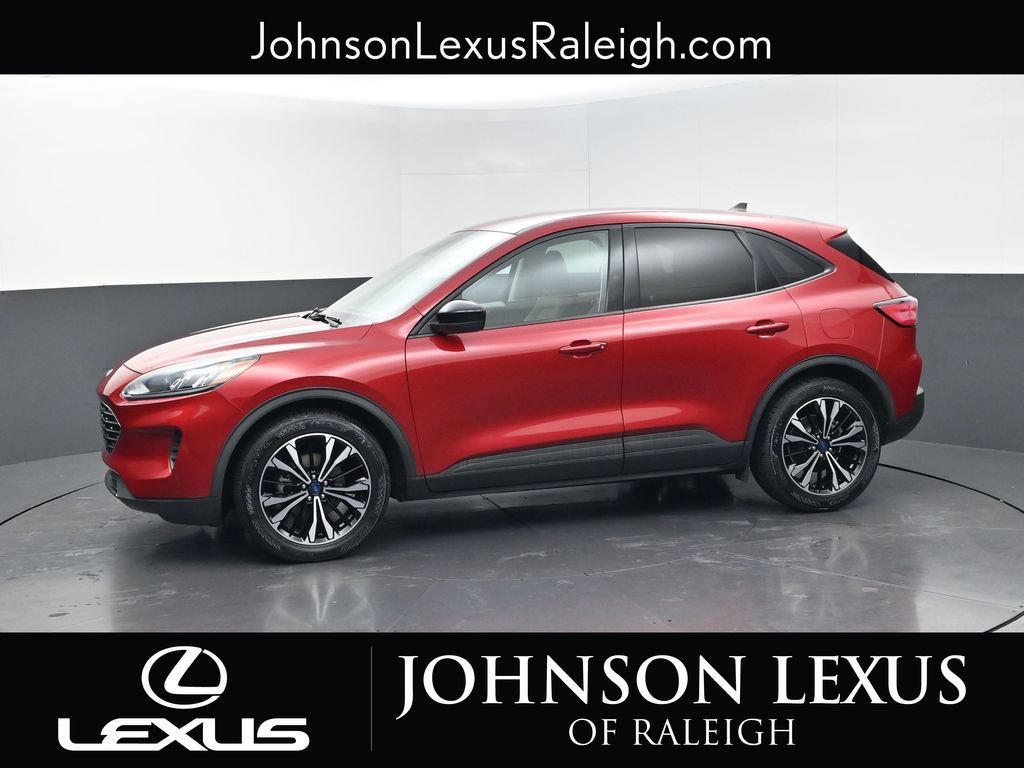 Used 2021 Ford Escape SE w/ SE Sport Appearance Package FWD image 2