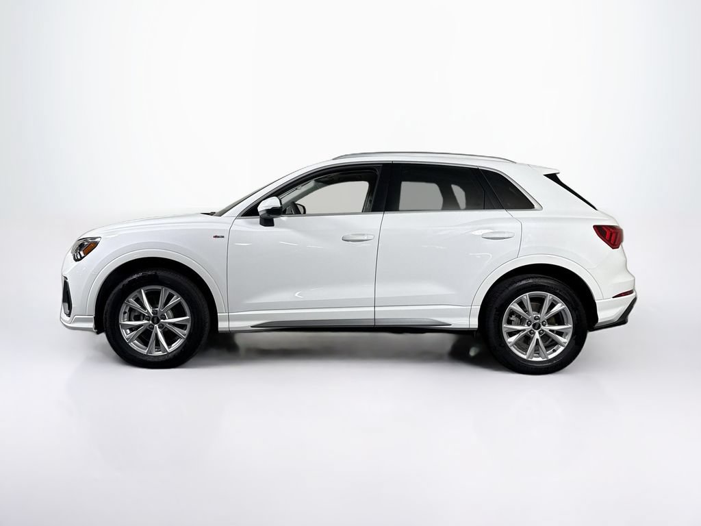 Used 2024 Audi Q3 2.0T Premium Plus w/ Premium Plus Package AWD/4WD image 2