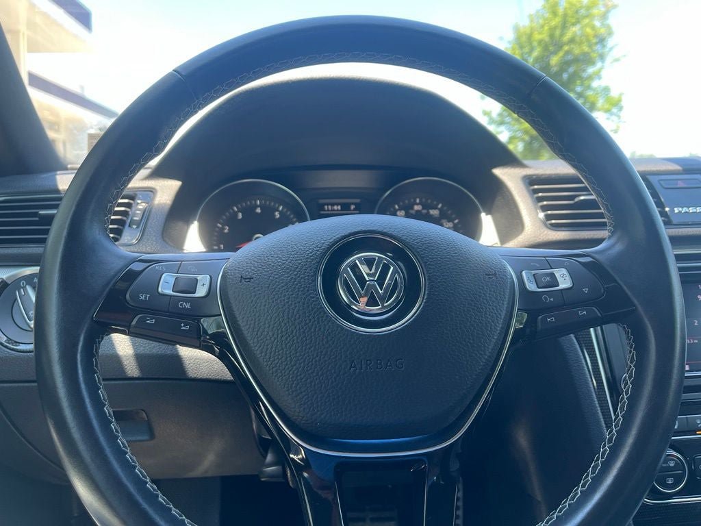 Used 2018 Volkswagen Passat 3.6 FWD image 24