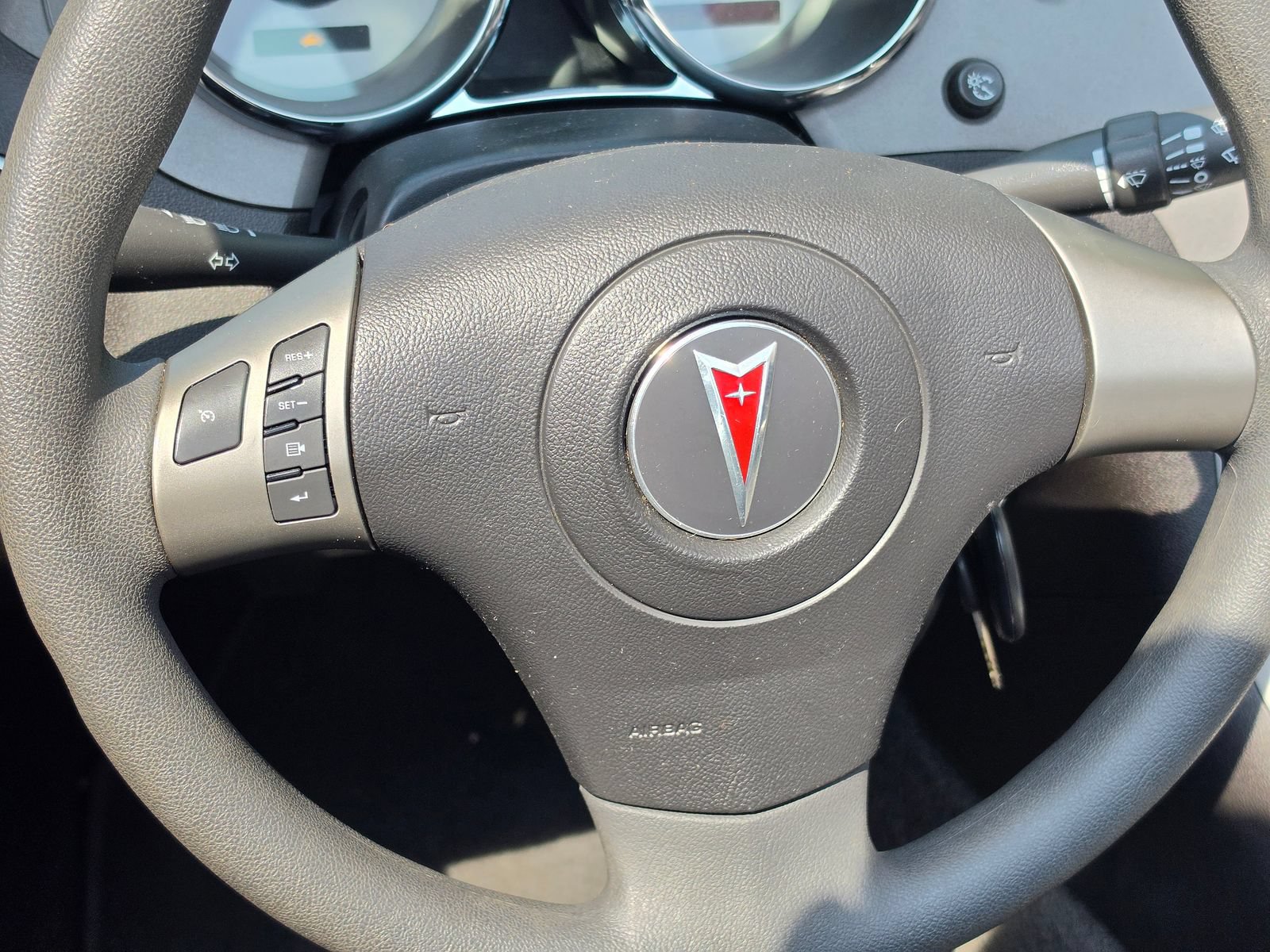 Used 2006 Pontiac Solstice Convertible w/ Power Package RWD image 8