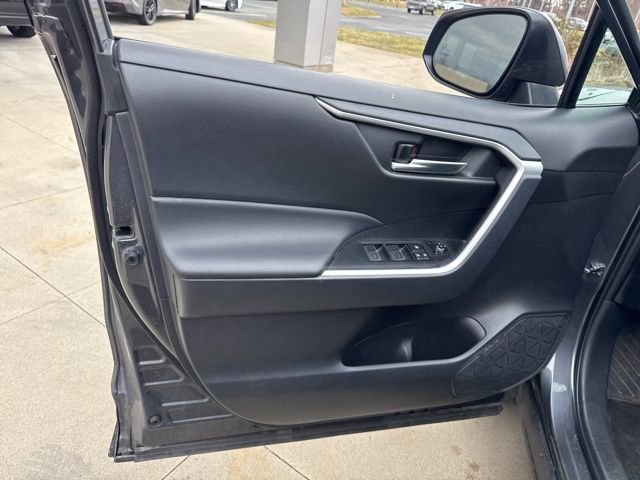 Used 2025 Toyota RAV4 XLE AWD/4WD image 23