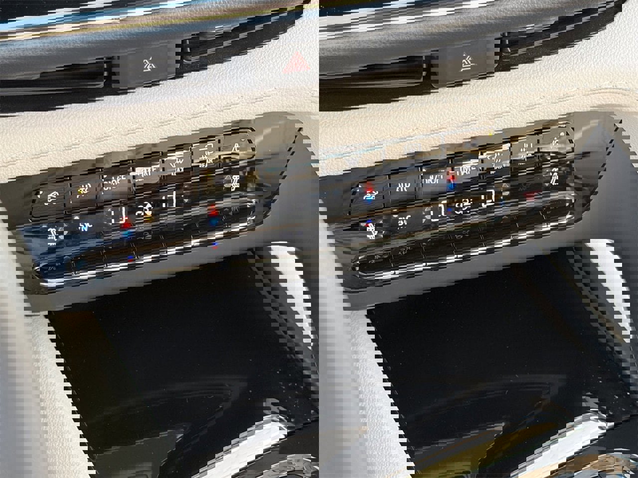 Used 2023 Buick Envision Avenir image 30