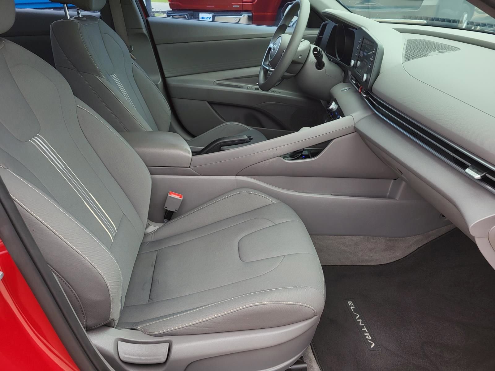 Used 2022 Hyundai Elantra SEL FWD image 8