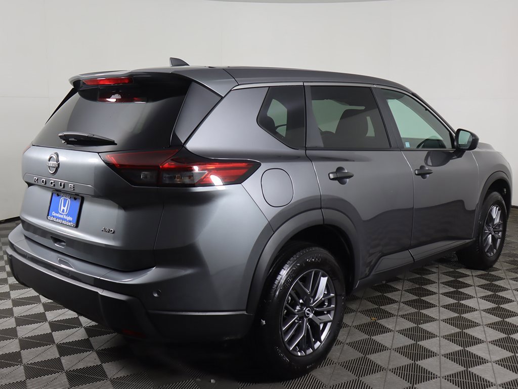 Used 2024 Nissan Rogue S image 7