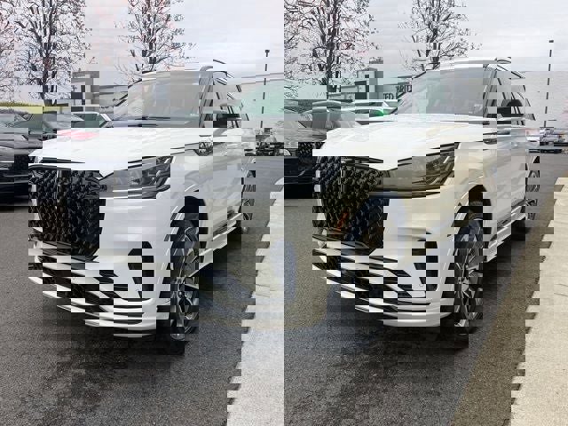 Used 2025 Lincoln Aviator AWD w/ Jet Appearance Package image 3