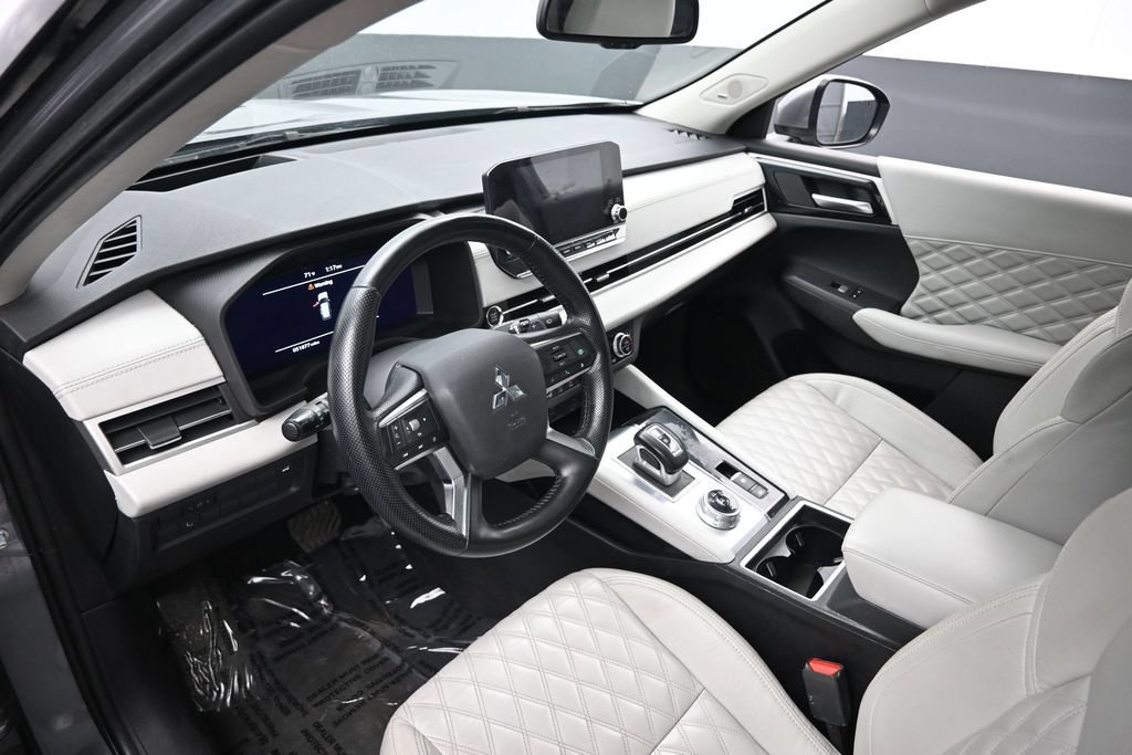 Used 2023 Mitsubishi Outlander SEL AWD/4WD image 19
