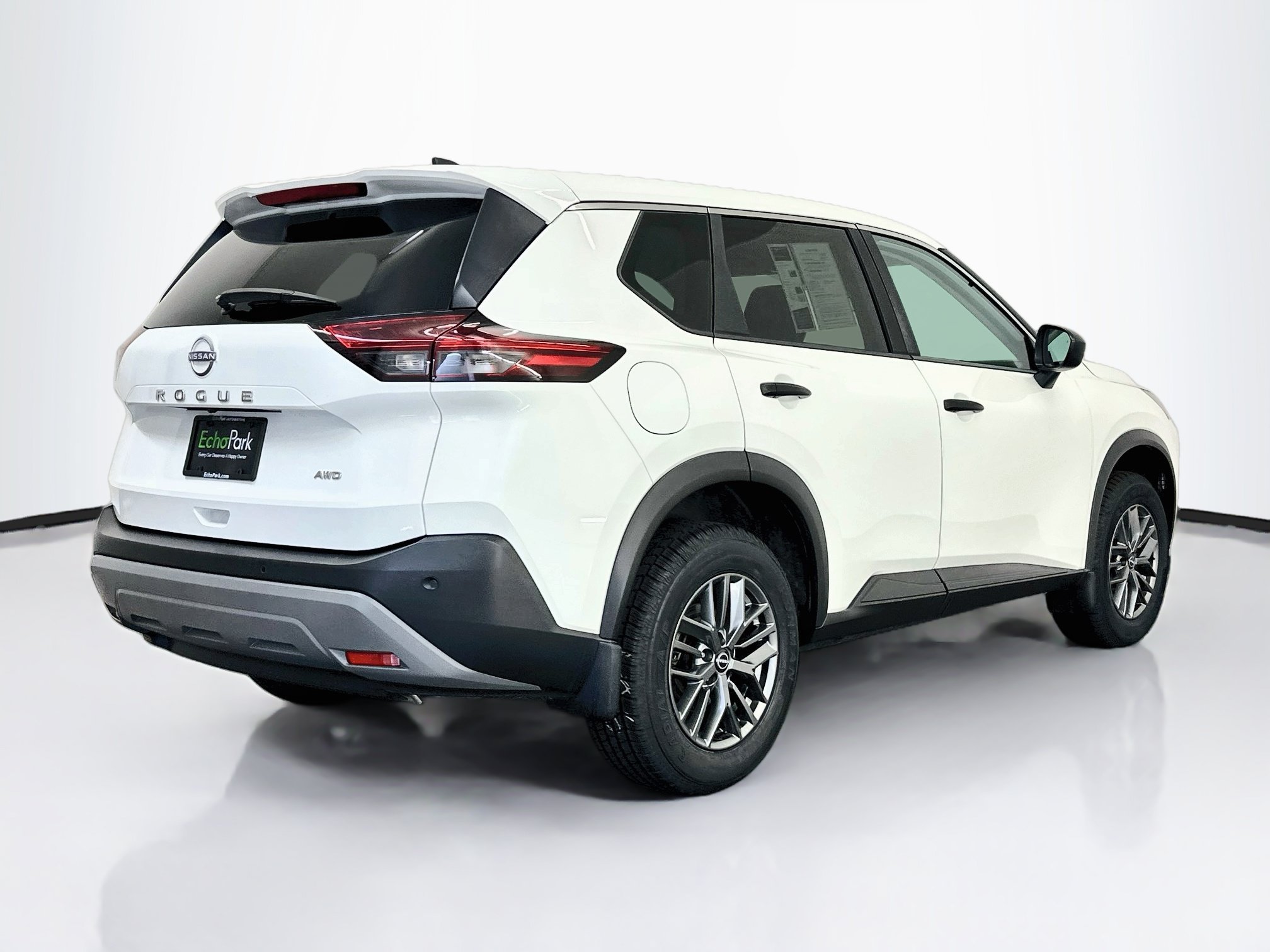 Used 2023 Nissan Rogue S AWD/4WD image 9