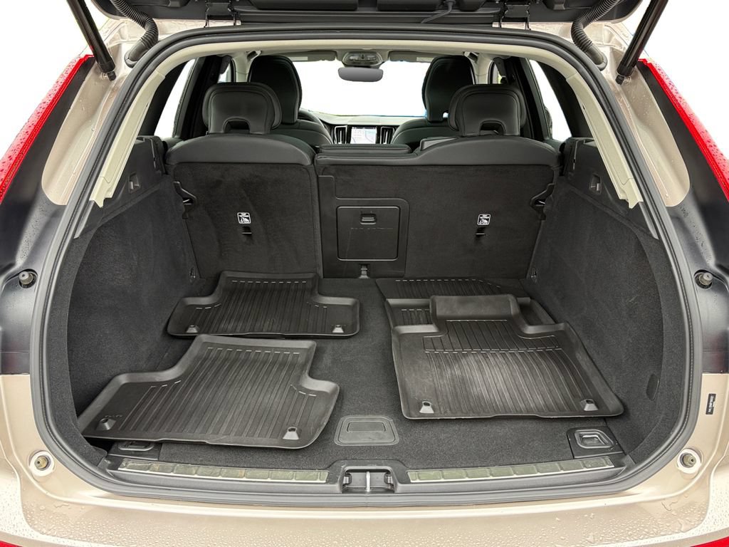 Certified 2023 Volvo XC60 B5 Plus w/ Climate Package AWD/4WD image 13