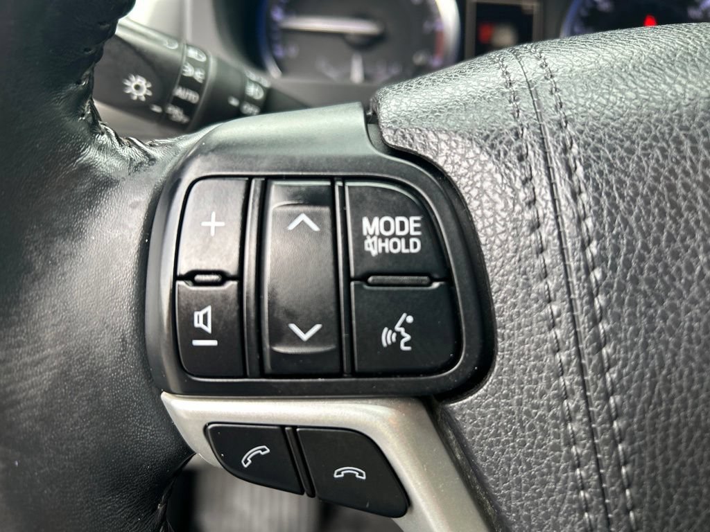 Used 2018 Toyota Highlander XLE AWD/4WD image 17