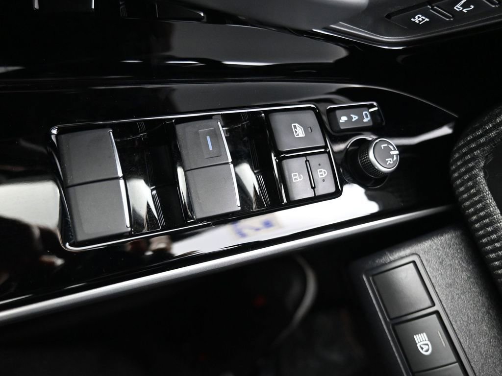 Used 2024 Subaru Solterra Limited image 26