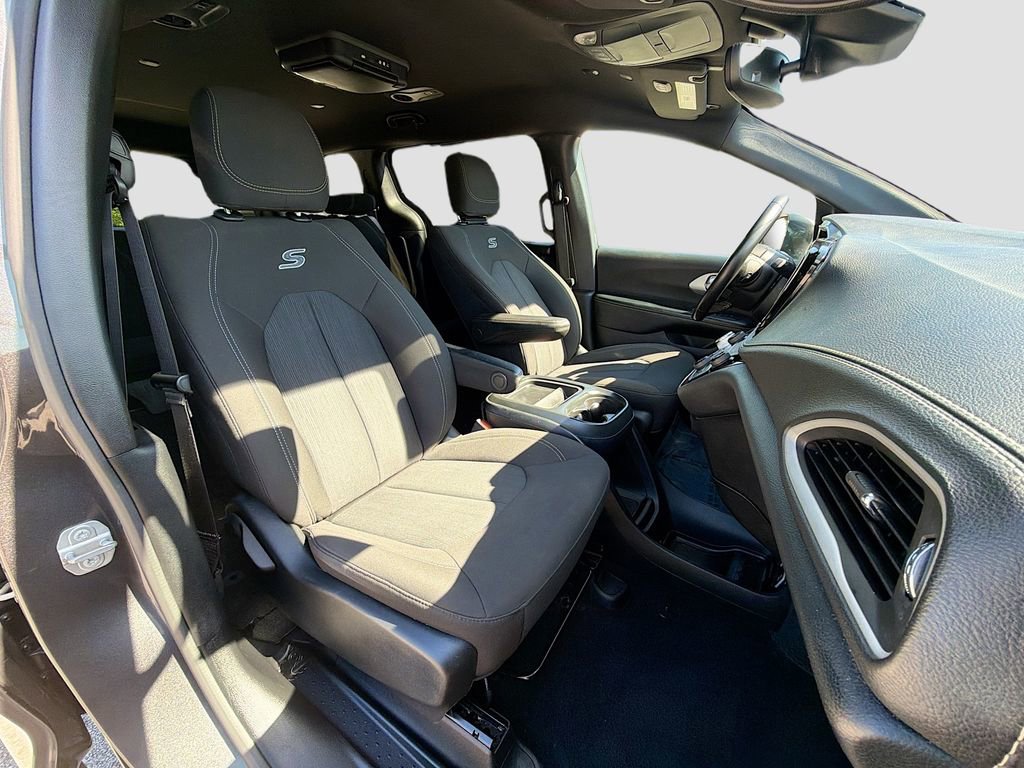 Used 2021 Chrysler Pacifica Touring w/ S Appearance Package image 31