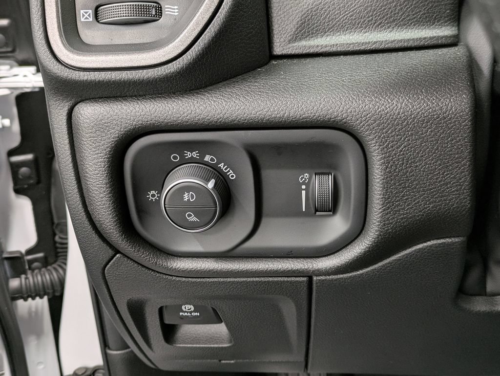 Used 2026 RAM 1500 Express AWD/4WD image 21