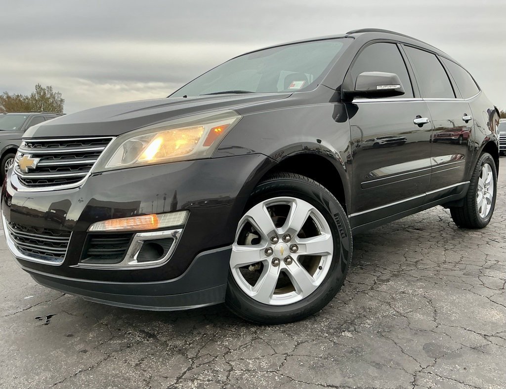 Used 2016 Chevrolet Traverse LT w/ Style and Technology Package image 3