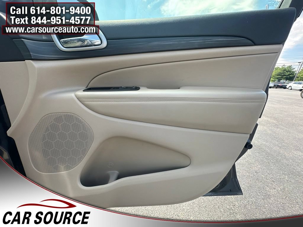 Used 2021 Jeep Grand Cherokee Laredo AWD/4WD image 29