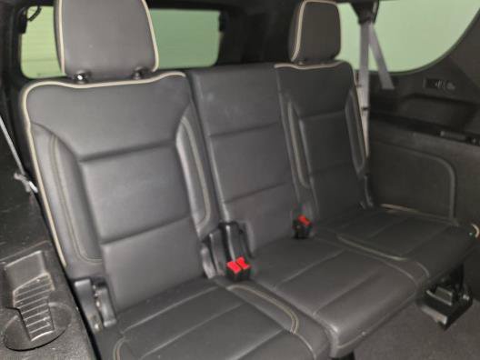 Used 2023 Chevrolet Suburban Premier RWD image 5