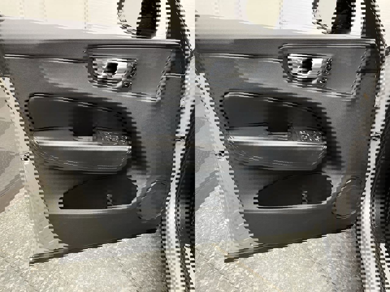 Used 2024 Volvo XC60 B5 Plus image 7