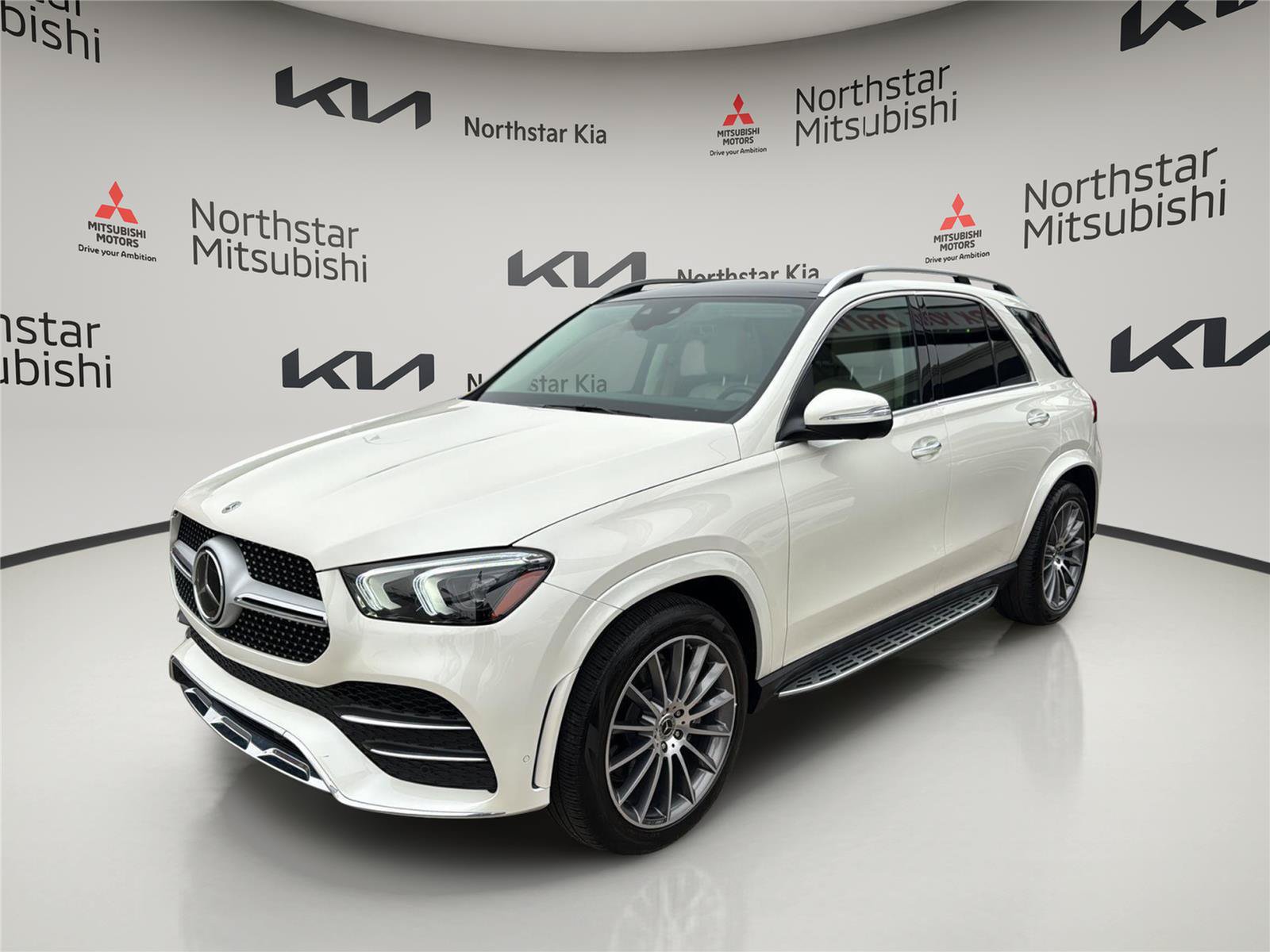 Used 2023 Mercedes-Benz GLE 450 4MATIC w/ AMG Line Exterior image 1