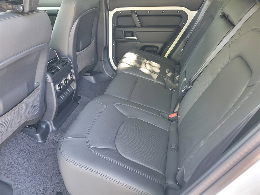 New 2025 Land Rover Defender 110 X-Dynamic SE image 7