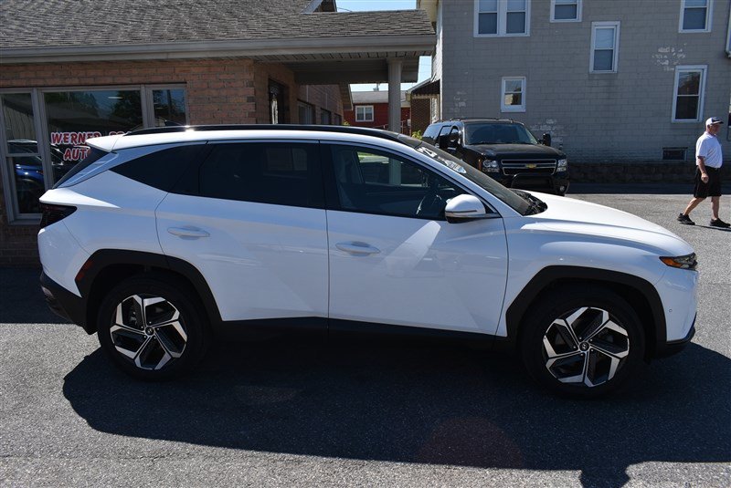Used 2023 Hyundai Tucson Limited w/ Cargo Package AWD/4WD image 2