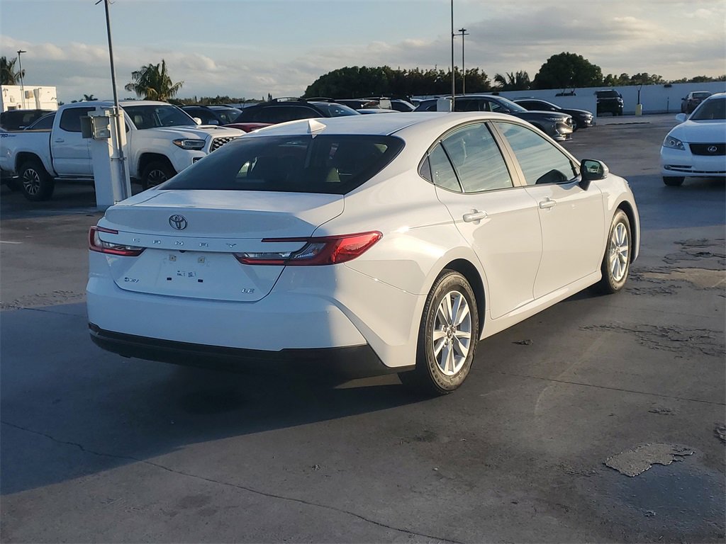 Used 2025 Toyota Camry LE image 7