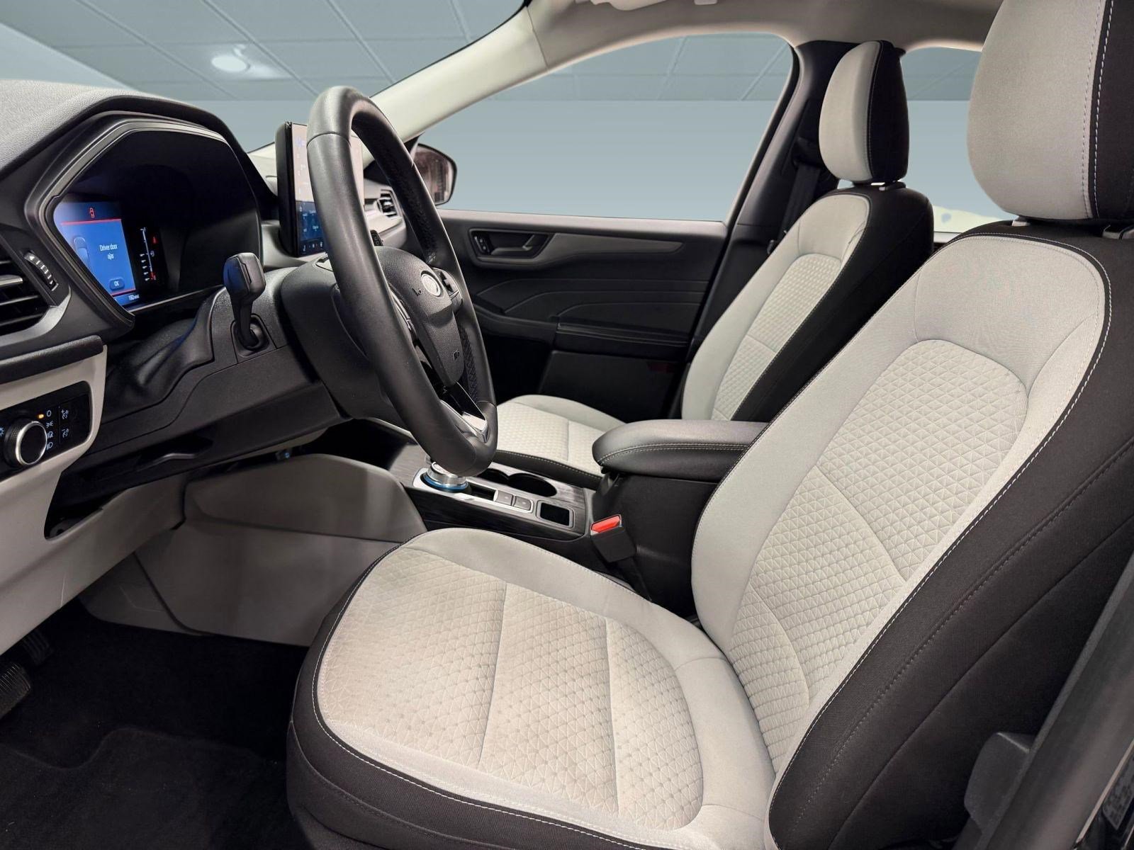Used 2023 Ford Escape Active w/ Tech Pack #1 AWD/4WD image 4