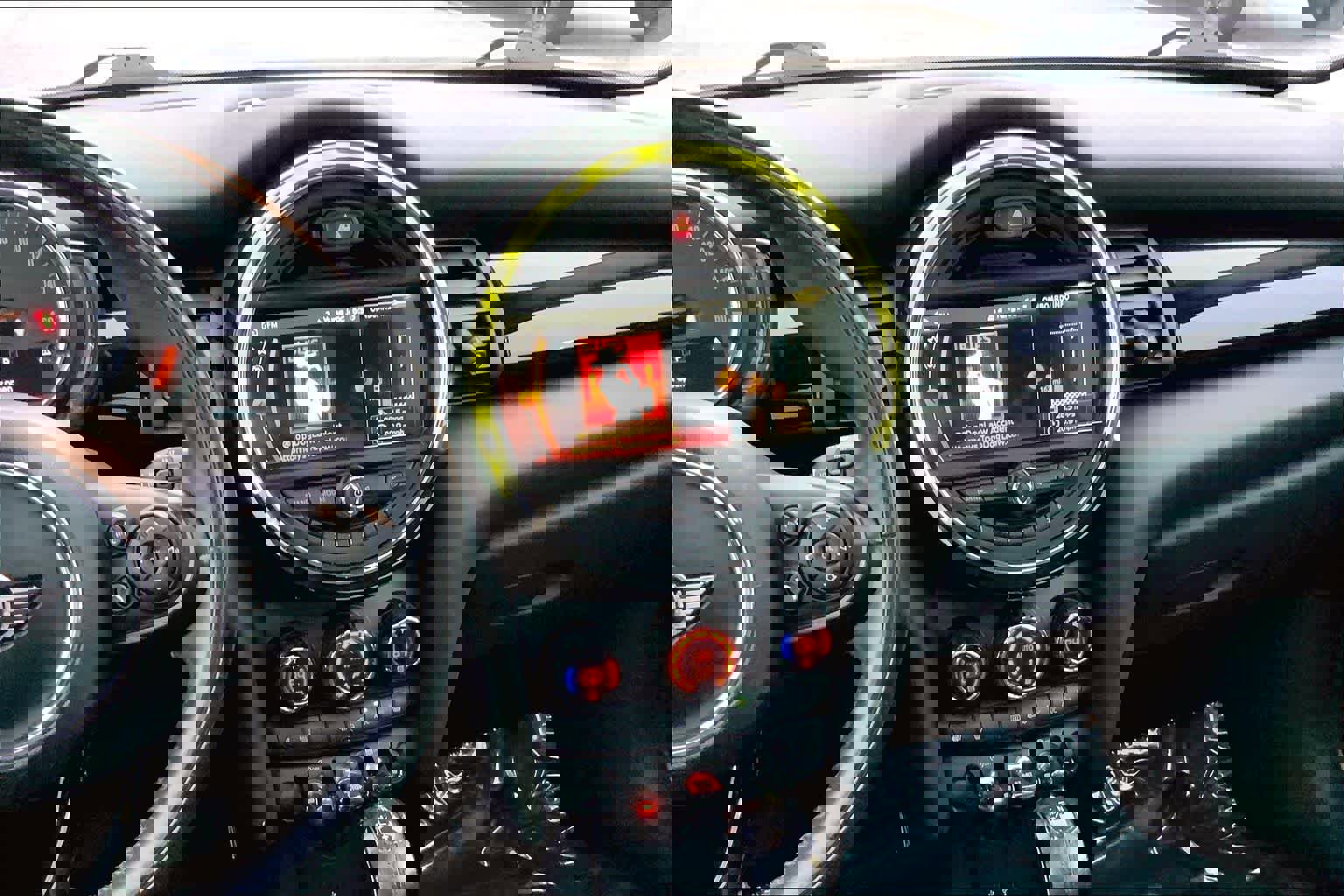 Used 2019 MINI Cooper 4-Door Hardtop w/ Premium Package image 6