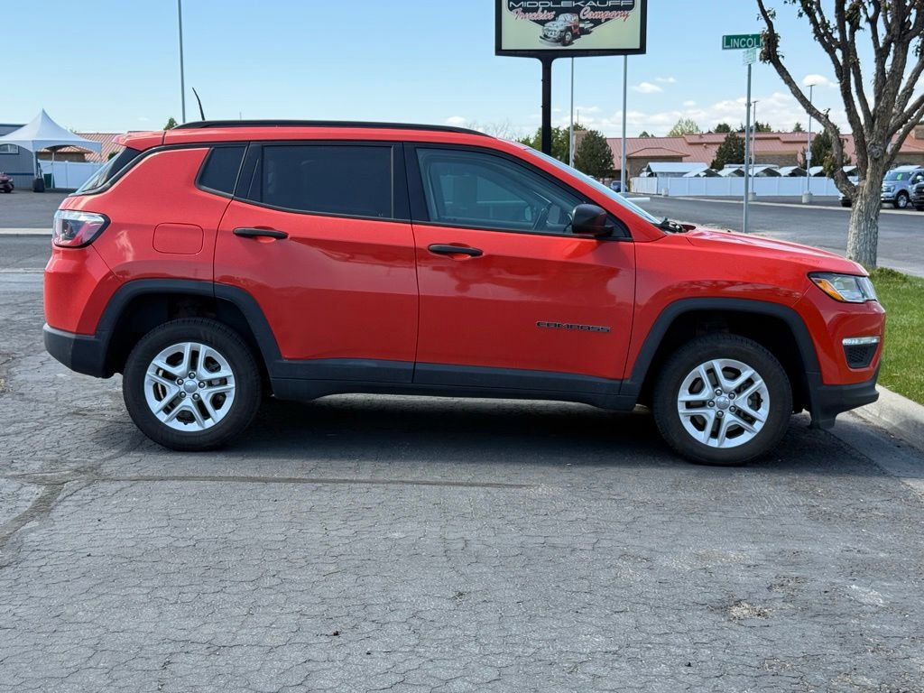 Used 2018 Jeep Compass Sport AWD/4WD image 3