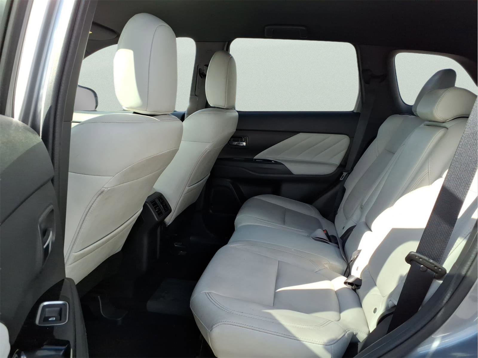 Used 2022 Mitsubishi Outlander GT image 4