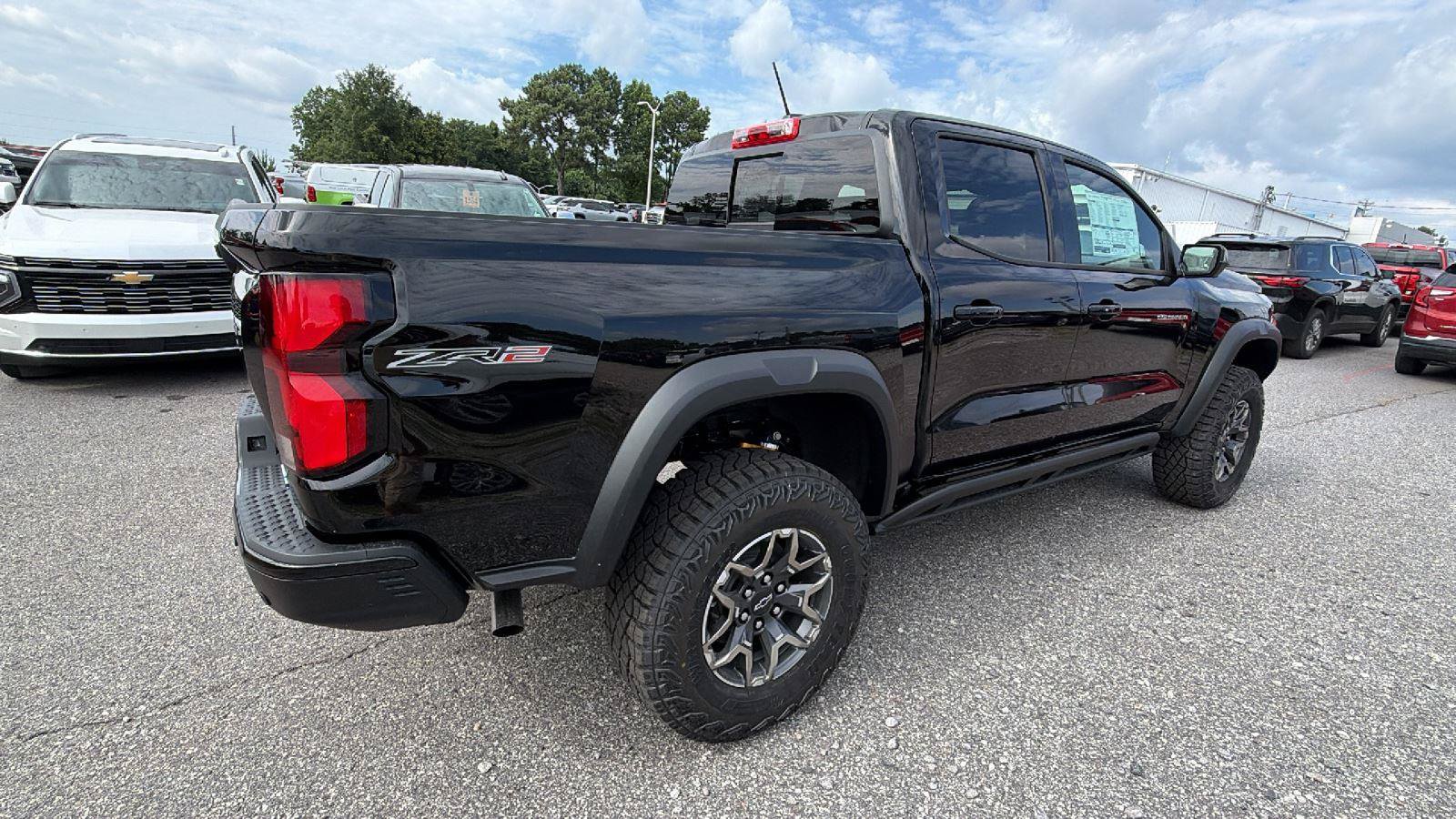 New 2026 Chevrolet Colorado ZR2 w/ Technology Package AWD/4WD image 8