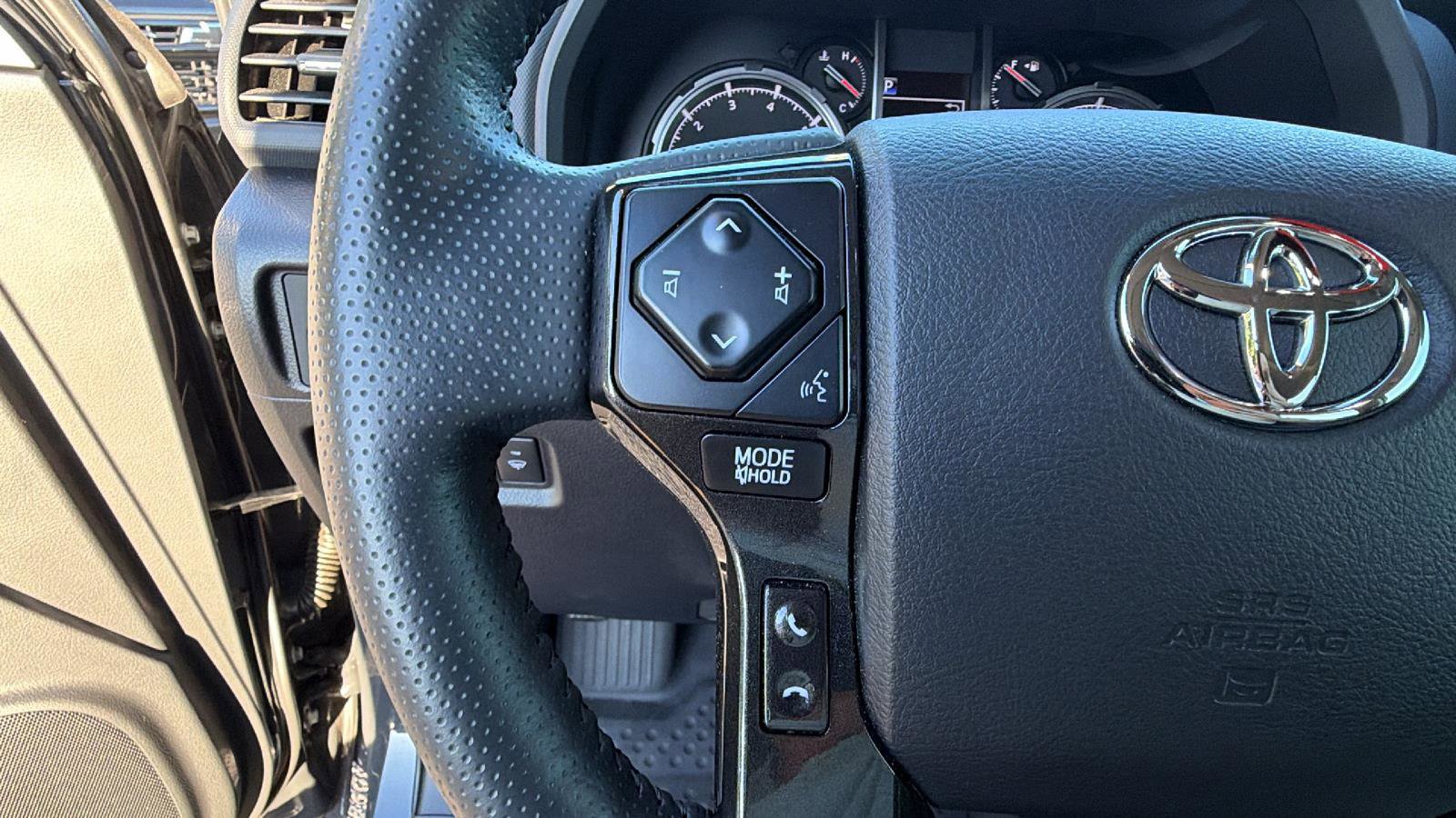 Used 2024 Toyota 4Runner TRD Off-Road Premium AWD/4WD image 27