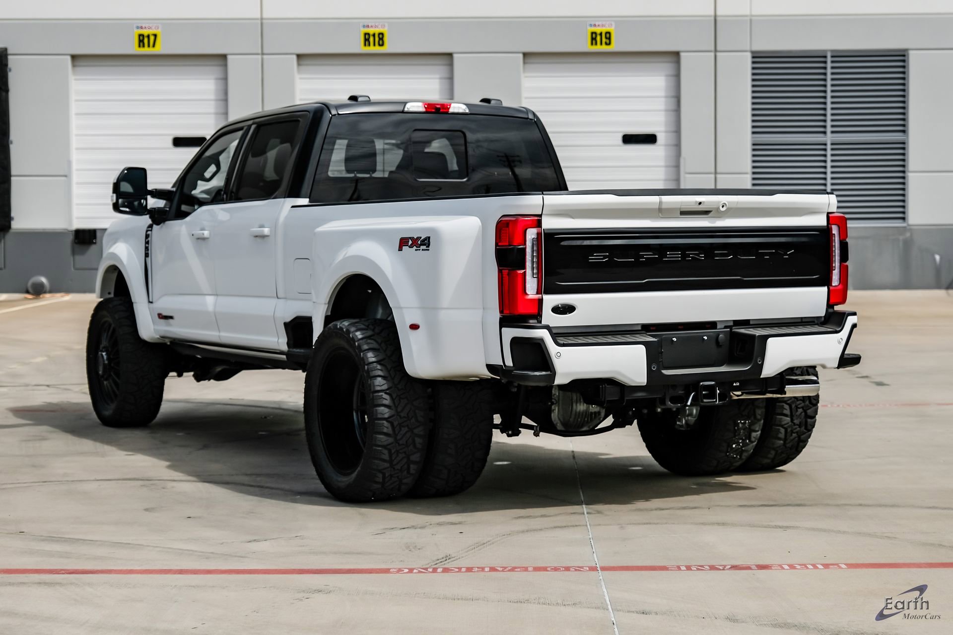 Used 2026 Ford F450 Platinum w/ FX4 Off-Road Package image 10