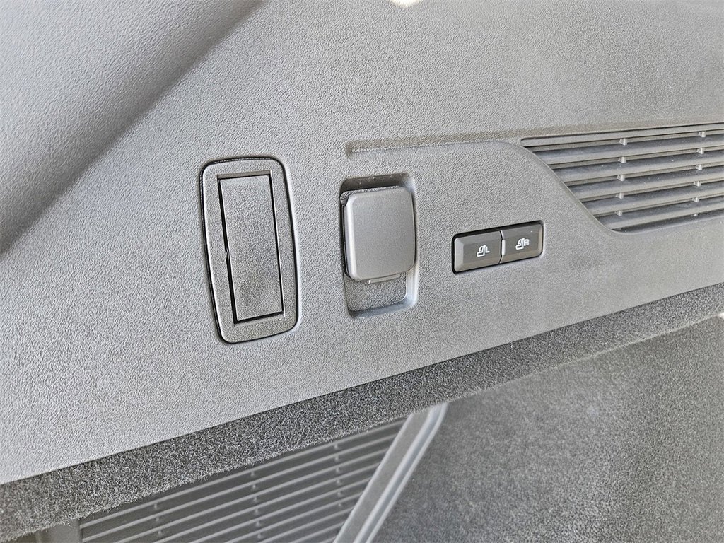 Used 2025 Lincoln Nautilus Reserve image 31