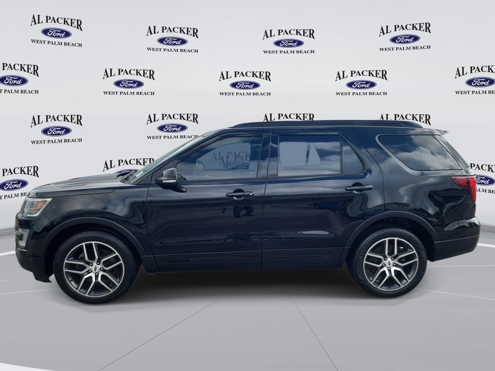 Used 2017 Ford Explorer Sport image 2