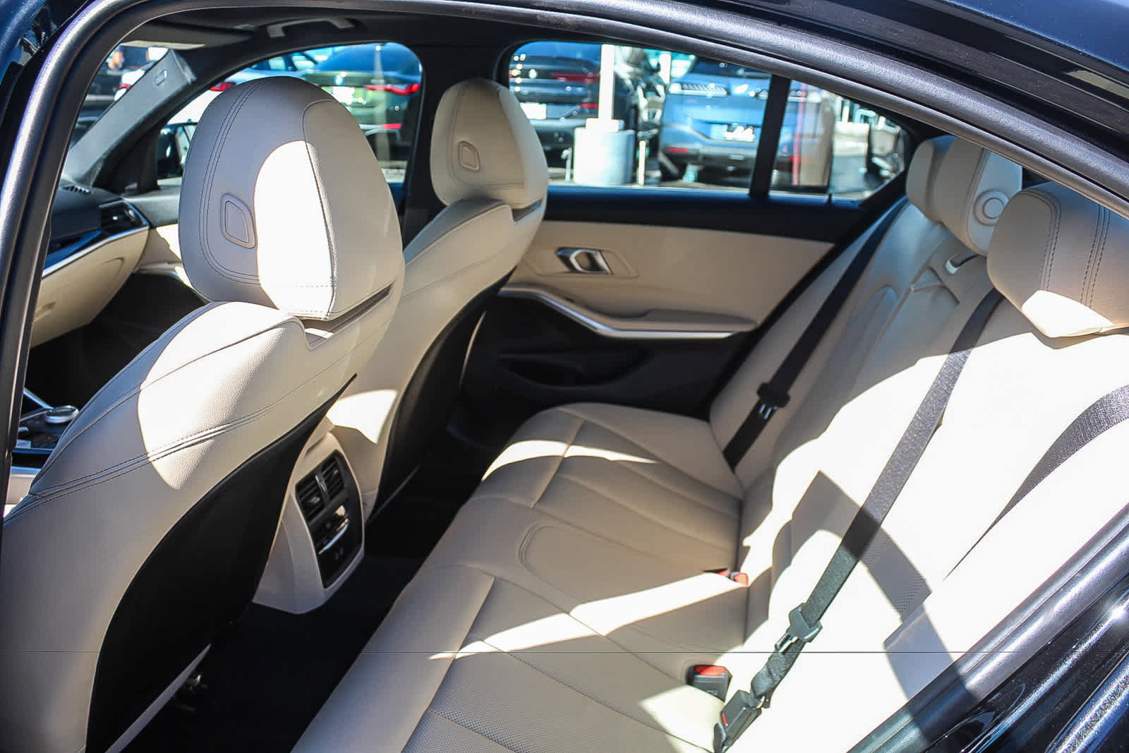 Used 2024 BMW 330i Sedan w/ Convenience Package RWD image 17