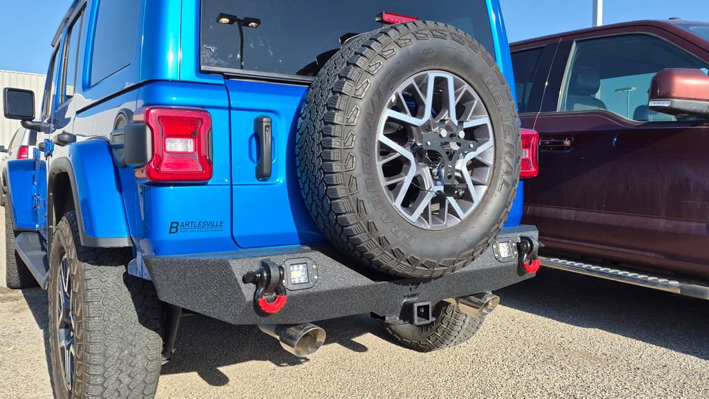 Used 2024 Jeep Wrangler Unlimited Sahara AWD/4WD image 10