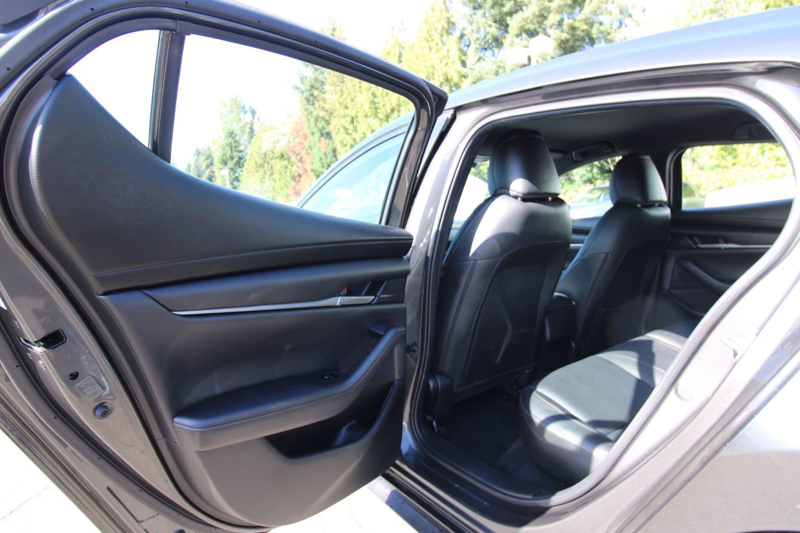 Used 2020 MAZDA MAZDA3 Hatchback image 27