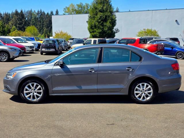 Used 2011 Volkswagen Jetta SE FWD image 4